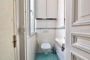 Charming French Style Apartment with Eiffel Tower View Prime Location Near Top Attractions