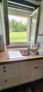 Maison entière 2 appartements individuels Jardin 450 m Montagne foret lacs riviere 8 personnes