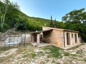 Piccolo Angolo di Paradiso, Sigillo, Montecucco