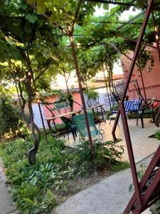 The Hunters Den - Papuci