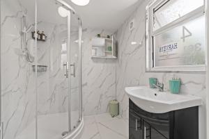 Cosy Holiday Home Perfect for Business & Families