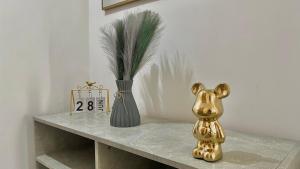 2 Bedroom Modern City Centre Apartment - With Balcony