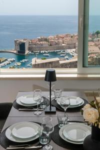 Chill Out - Old Town & Seaview Apartments