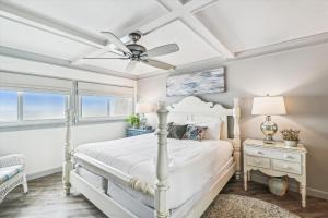 Beach House 203D-by Holiday Isle Properties