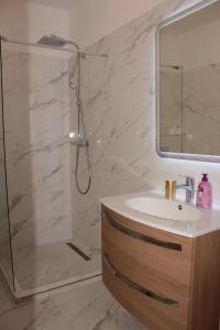 Elisabeth Residence Blue with parking