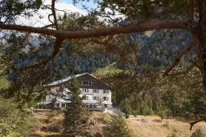 Hôtel du Grand Capelet - 拉博莱讷韦聚比