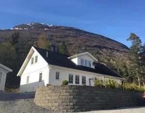 Hus i Stryn - 盖郎厄尔峡湾