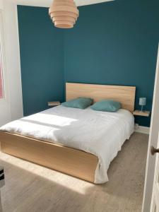 Belle maison avec grande terasse à 10 minutes en train de Paris centre et 6 min à pied de la gare et du centre ville