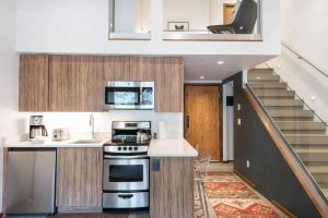 Lodge at Lionshead 320