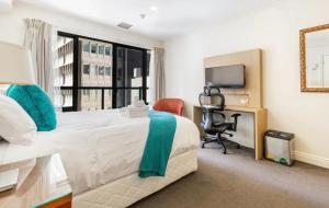Life in the City Studio Apt with Pool - Gym