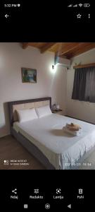 Family Room with Lake View room in Ksamil holiday