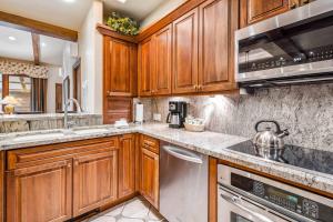 Lodge at Lionshead 404