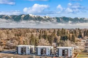 Glacier Park Gateway - Creston