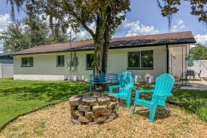 Coastal Cabana in Lakeland with King Bed