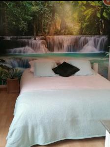 Sejours chez l'habitant chambre atypique entre mer et collines : photos des chambres
