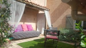 chambre atypique entre mer et collines