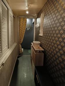 chambre atypique entre mer et collines