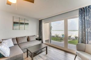 Cozy Daytona Beach Condo - Steps to Ocean!