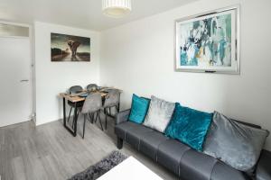 Stylish Apartment with WIFI and easy access to Central London