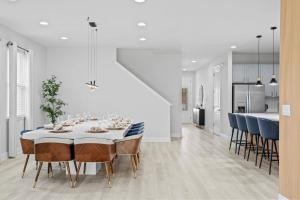 Magical 8 bd Family Retreat Close to Parks 2311