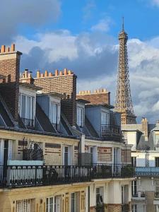 Elegant Eiffel tower view flat