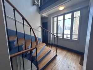 Elegant Eiffel tower view flat