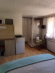 Sejours chez l'habitant chambre atypique entre mer et collines : photos des chambres