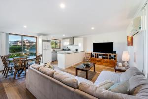 Sea Breeze 3BR WIFI Family and Pet friendly