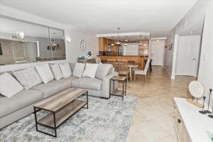 Shoreline Towers 1052- by Holiday Isle Properties