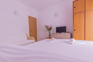 Apartments by the sea Zuronja, Peljesac - 10137
