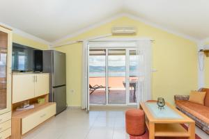Apartments by the sea Slatine, Ciovo - 11126