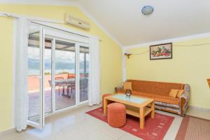 Apartments by the sea Slatine, Ciovo - 11126