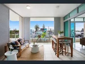 Mermaid Beach Luxury Penthouse - Gold Coast
