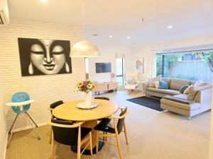 Modern family oasis in Clive