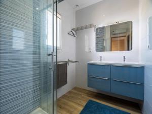 Maisons de vacances Villa in Cessenon-sur-Orb with Private Pool : photos des chambres