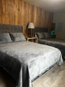 ParkWay Yellowstone Guest House Room #1