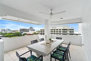 Belle Escapes 702 CBD Apartment with Elevated City and Water Views