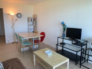 Appartements Appartement Varaville: Face a la mer avec loggia et parking prive, 4 pers. - FR-1-487-306 : photos des chambres