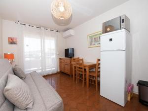 Le Lavandou T2 pour 4 pers, bord de mer, clim, parking - FR-1-803-13