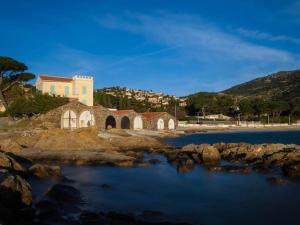 Le Lavandou agréable 2 pièces - bien équipé pour 4 personnes - FR-1-803-17