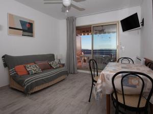 Le Lavandou, T2 avec piscine, 4 couchages proche plage - FR-1-803-20