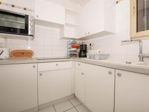 Le Lavandou, T2 avec piscine, 4 couchages proche plage - FR-1-803-20