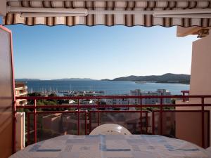 Le Lavandou, T2 avec piscine, 4 couchages proche plage - FR-1-803-20