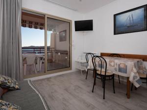 Le Lavandou, T2 avec piscine, 4 couchages proche plage - FR-1-803-20