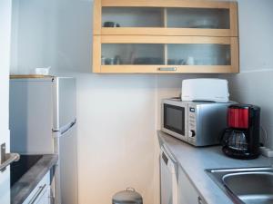 Le Lavandou: Appt T2 + cabine, 250m plage, animaux admis, parking, climatisation, 4-5 pers. - FR-1-803-18