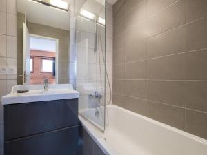 Chalet 4 chambres avec salles de bain privées, près des pistes et commerces - FR-1-566-67