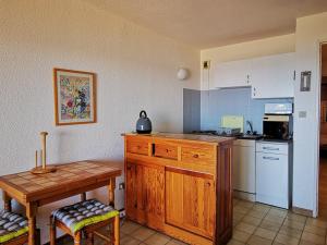 Le Lavandou T2 pour 4 personnes avec terrasse, vue mer, parking - FR-1-803-36