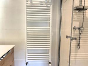 Penthouse rénové pour 6 avec balcon et cheminée - FR-1-598-171