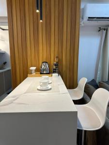 Cylos Place Spacious 2BR Apt linked to MRT Station near GMA 7