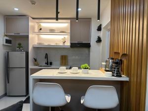Cylos Place Spacious 2BR Apt linked to MRT Station near GMA 7